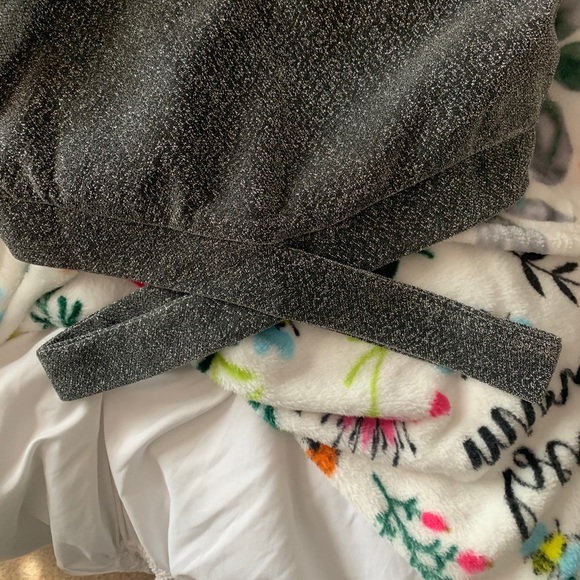 cross band cropped tank top - Picture 3 of 4